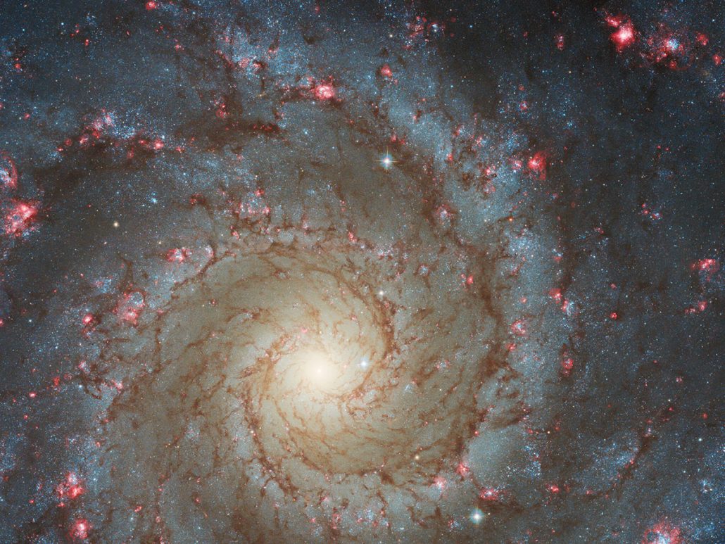 کهکشان M74 از نگاه هابل